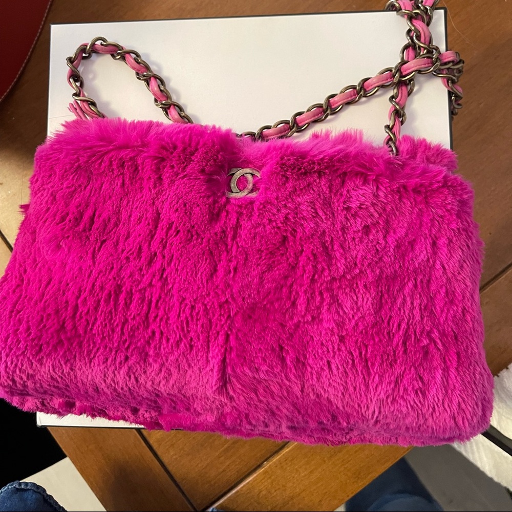 Chanel rabbit fur shoulder bag in pink